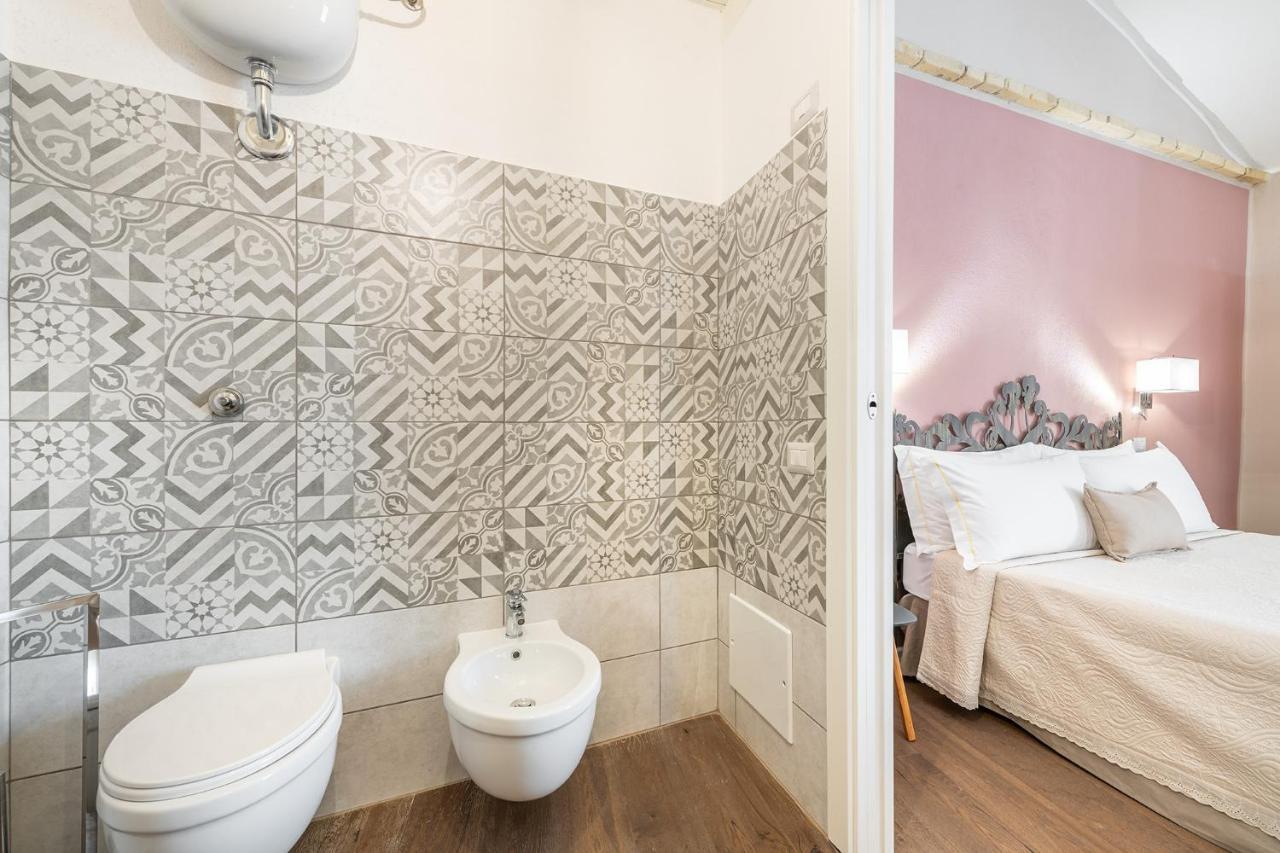 Promenade Boutique Rooms - City Centre Кальяри Экстерьер фото
